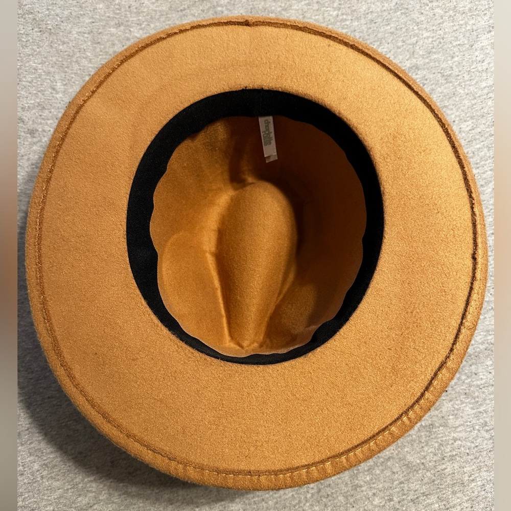 Women’s Charlotte Russe Fedora w Black Leather & Gold Metal Band, Camel, 7”x8” - Picture 5 of 6